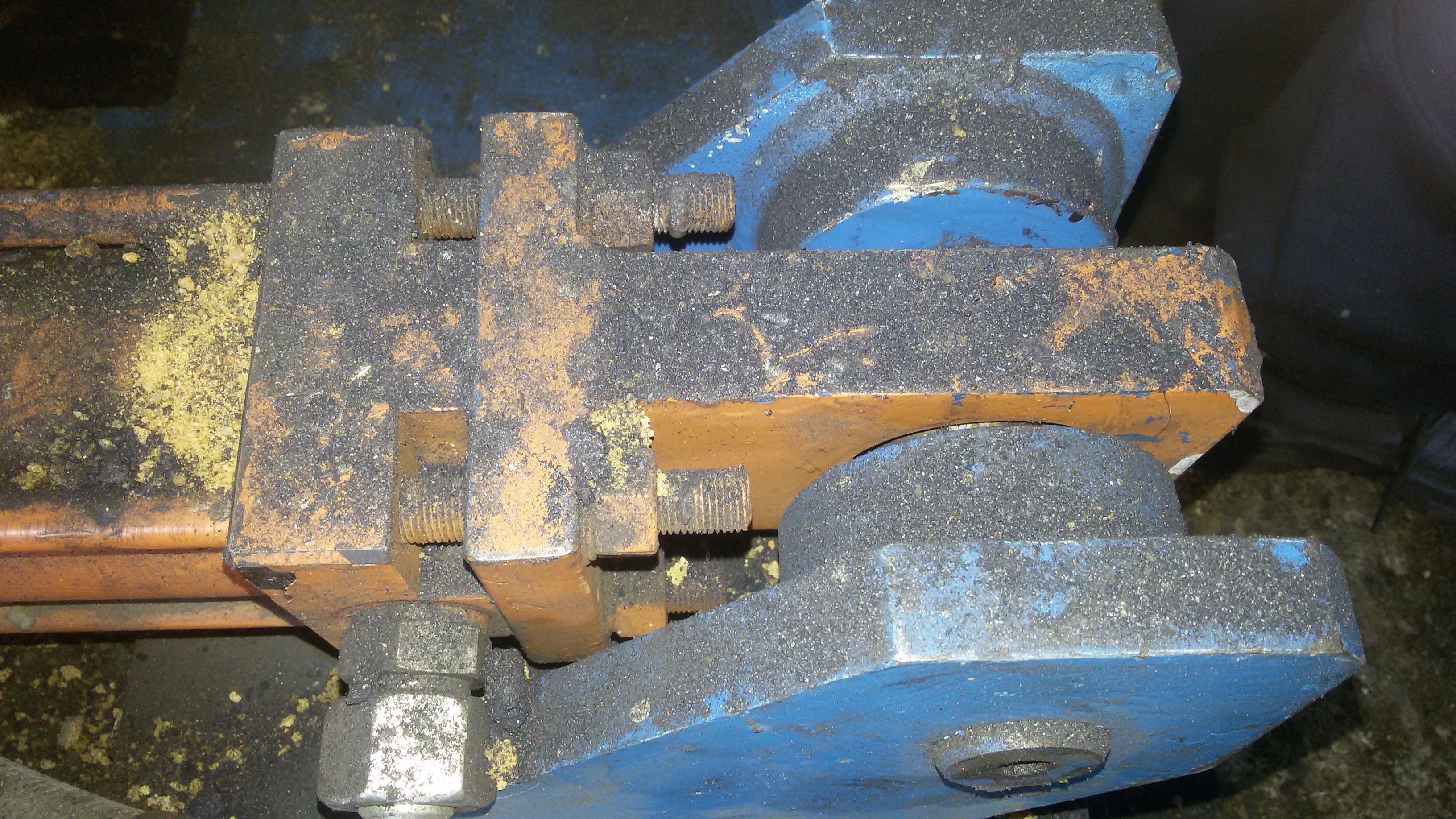 A0002796-连杆液压缸 (DANIELI) (轧材精整区尾部剪切机) 40x28x43.2 毫米